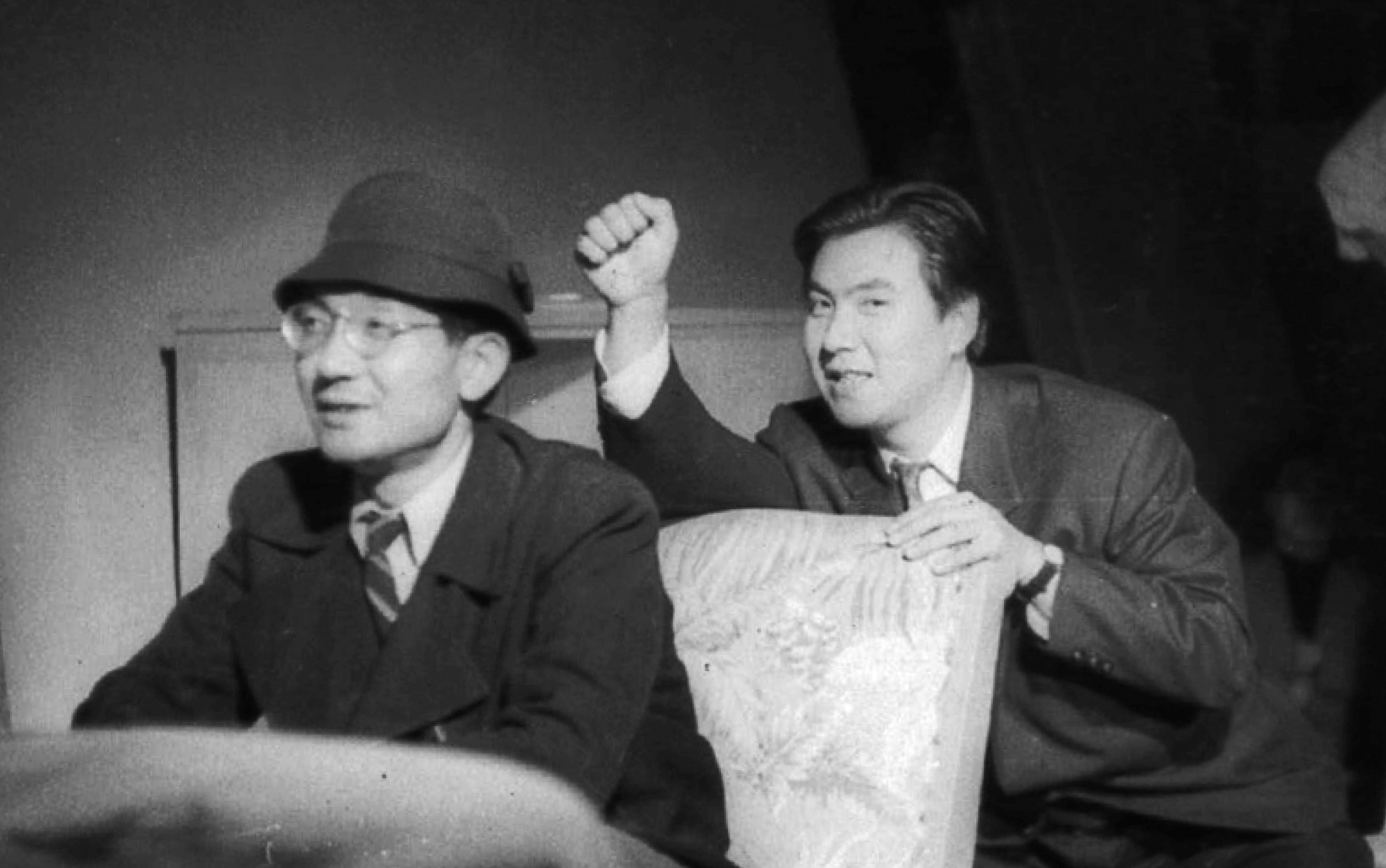 映画『大学は出たけれど』(55)撮影風景　野村芳太郎と高橋貞二